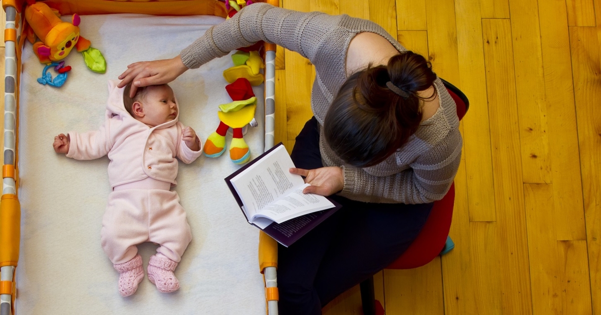 Reading to newborns when to start reading to your baby